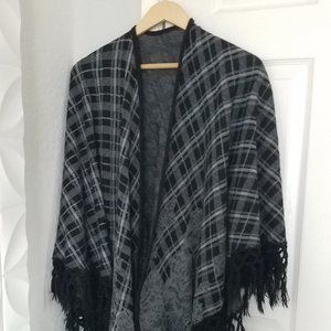 Black/white plaid wrap, 100% acrylic, one size